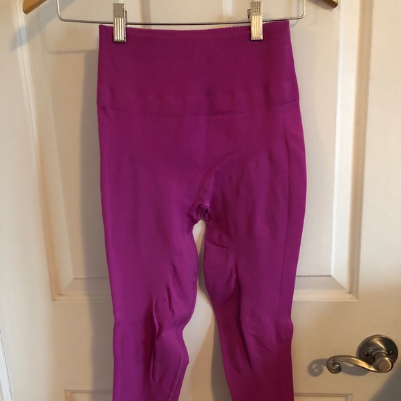 Lululemon 🍋 Pink Compression Pants - Picture 1 of 4